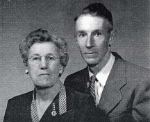 Minerd.com Biography of Walter S. and Eva (Troyer) Younkin of Henry